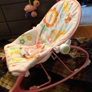 Vibrating bouncer/seat